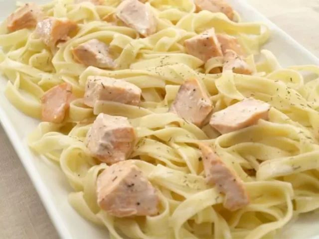 Tagliatelle con salmón